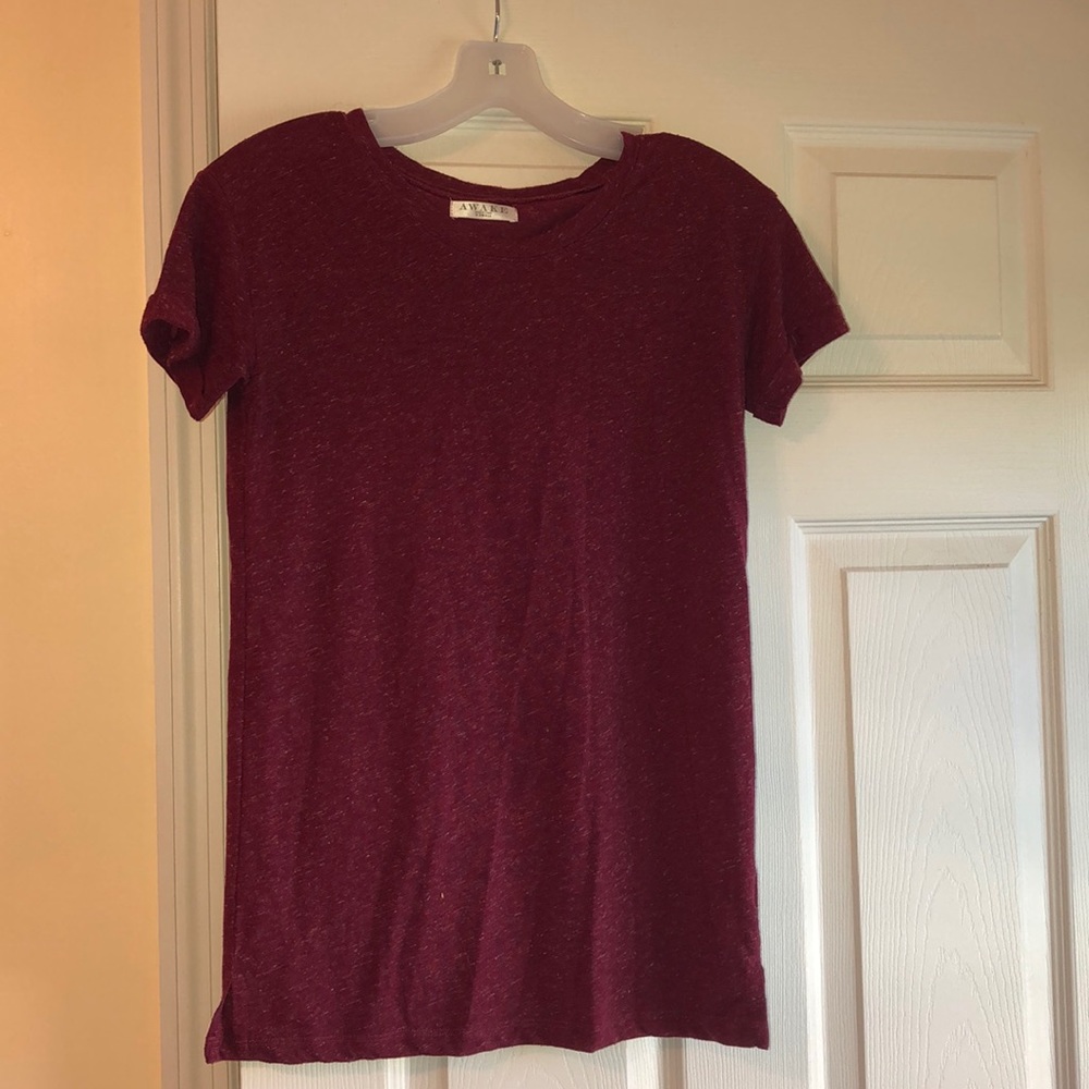 Heather maroon tee with cuffed short sleeves